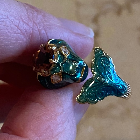 GUCCI Feline 18K Gold Green Enamel Diamond Ring - Picture 5 of 7